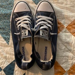 Navy blue converse